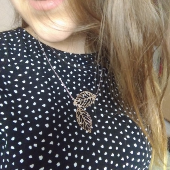 Double Leaf Delicate Necklace Silver - Picture 6 of 8